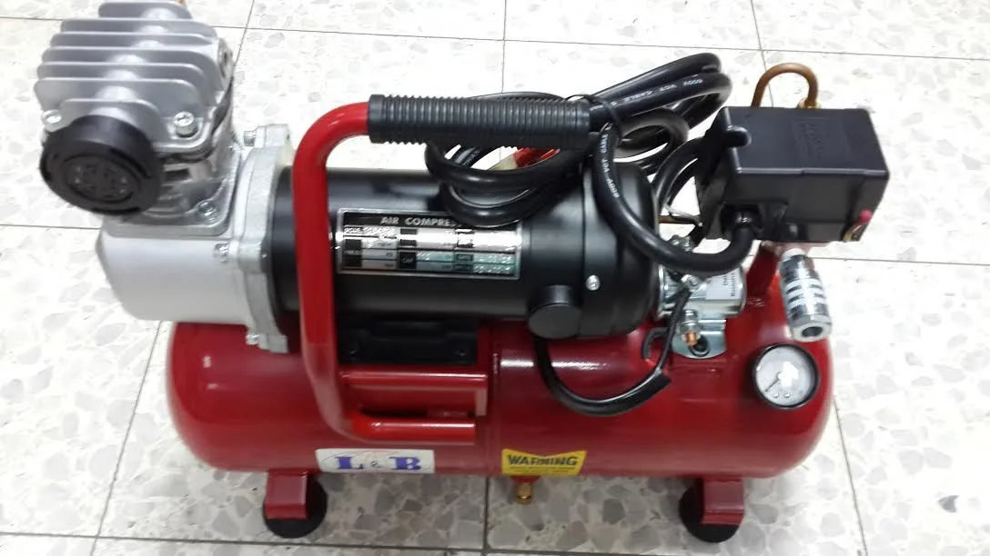מדחס אויר מקצועי 12V עם מיכל 8 ליטר