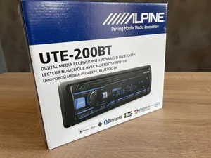 רדיו לרכב עם בלוטוס UTE-200BT מבית ALPINE