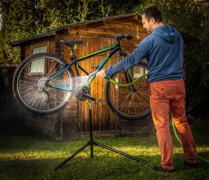 מתקן לתיקון אופניים Eco Work Stand מבית Buzz Rack